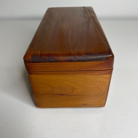 Lane Cedar Keepsake Cedar Box Keyhole McEwen Furniture Co. Altavista VA No Key - Picture 7 of 9